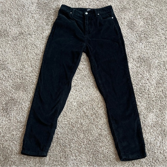 BDG Black Corduroy Mom High Rise Pants 27 Tapered Legs Urban Outfitters Dark - Picture 1 of 10